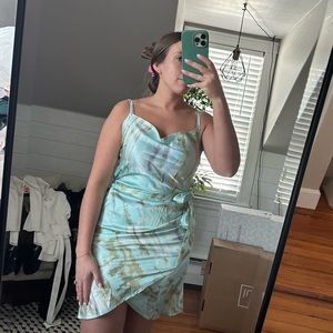 🌸 NWT Green & blue printed satin dress